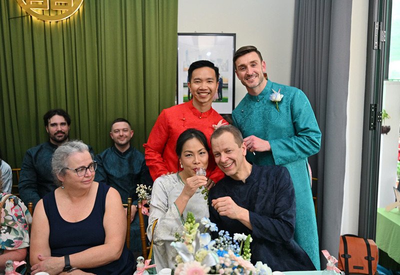 Đám cưới được tổ chức theo nghi thức truyền thống của người Việt 