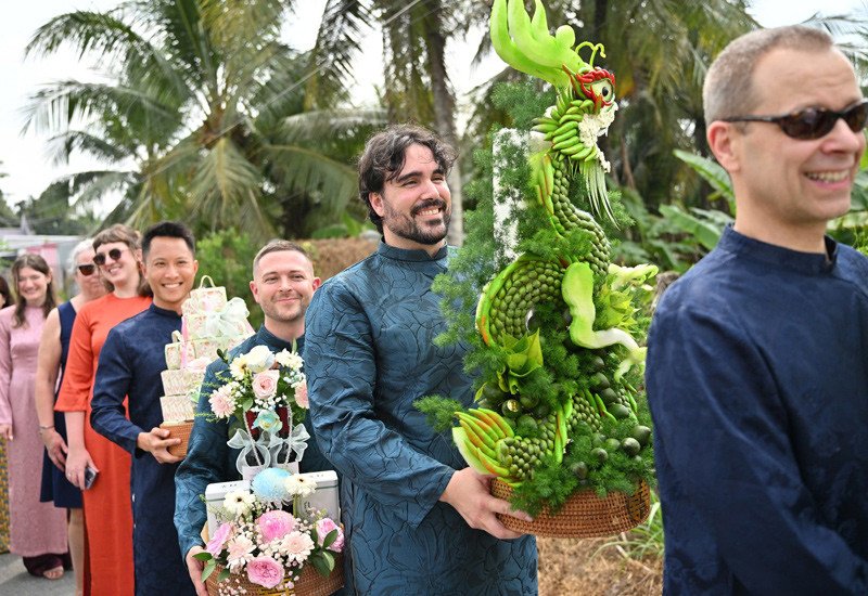 Đám cưới được tổ chức theo nghi thức truyền thống của người Việt 