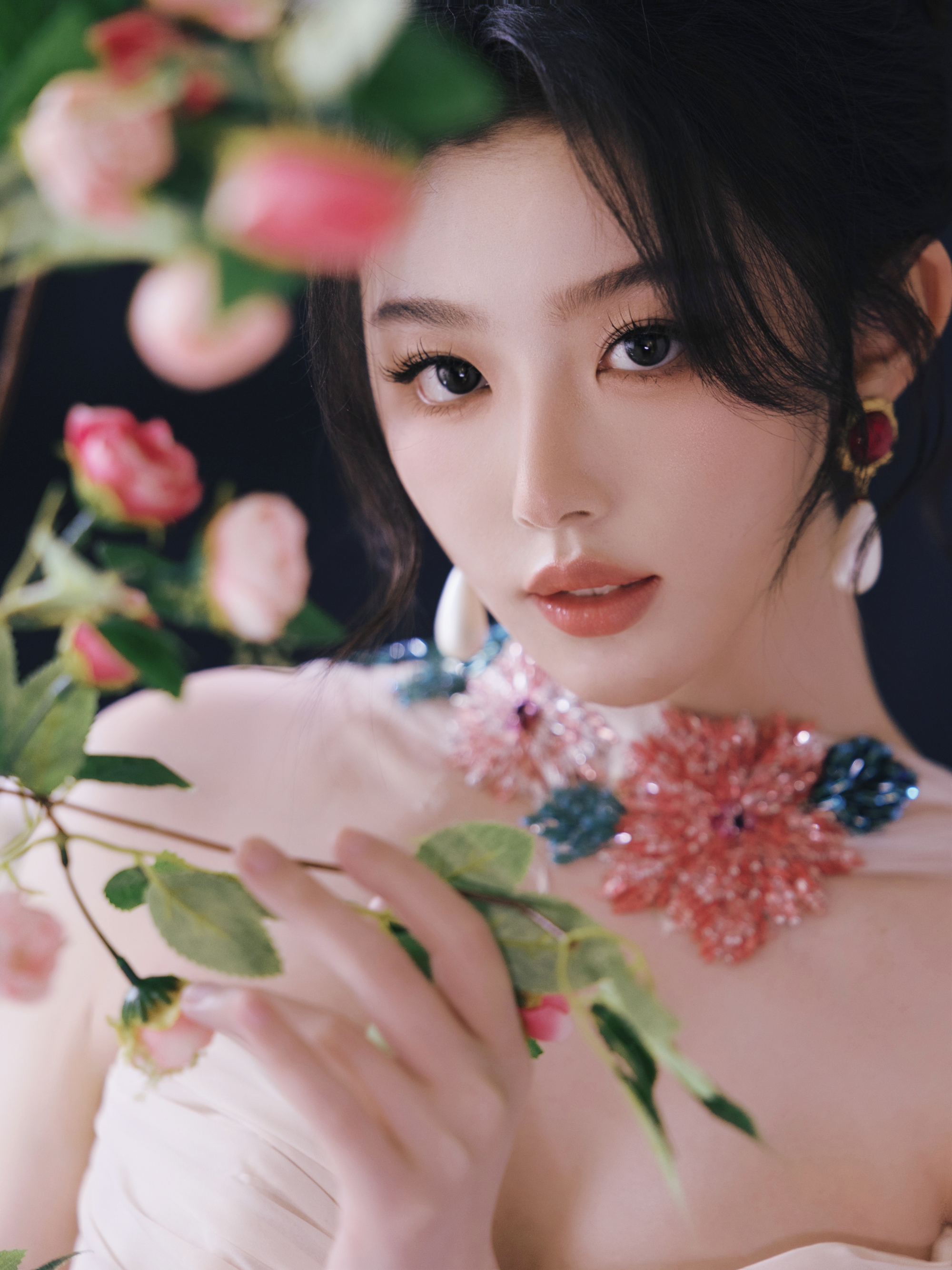 Cả showbiz chưa thấy ai dám chê mỹ nhân này: Nhan sắc quý hơn kim cương châu báu, thua công chúa mỗi cái tên- Ảnh 8. Cả showbiz chưa thấy ai dám chê mỹ nhân này: Nhan sắc quý hơn kim cương châu báu, thua công chúa mỗi cái tên- Ảnh 8.