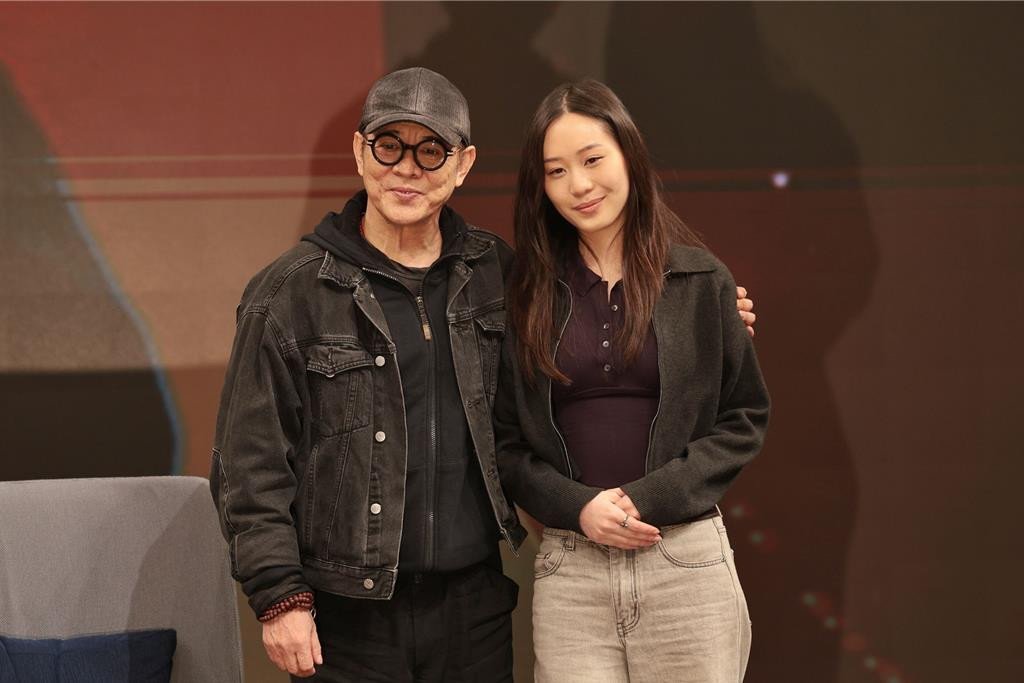 Lý Liên Kiệt xuất hiện cùng con gái út Jada.