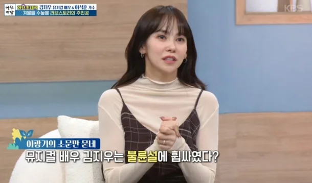 Nữ diễn viên phim quốc dân bị tố hiên ngang ngoại tình với ca sĩ có vợ con, dung dăng dung dẻ cùng nhân tình trên phố- Ảnh 2.