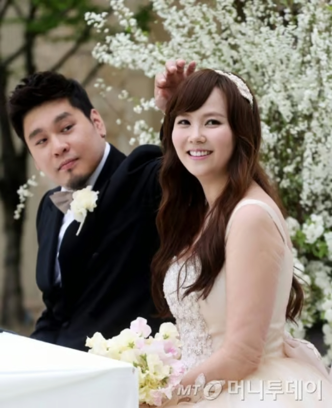 Nữ diễn viên phim quốc dân bị tố hiên ngang ngoại tình với ca sĩ có vợ con, dung dăng dung dẻ cùng nhân tình trên phố- Ảnh 5.