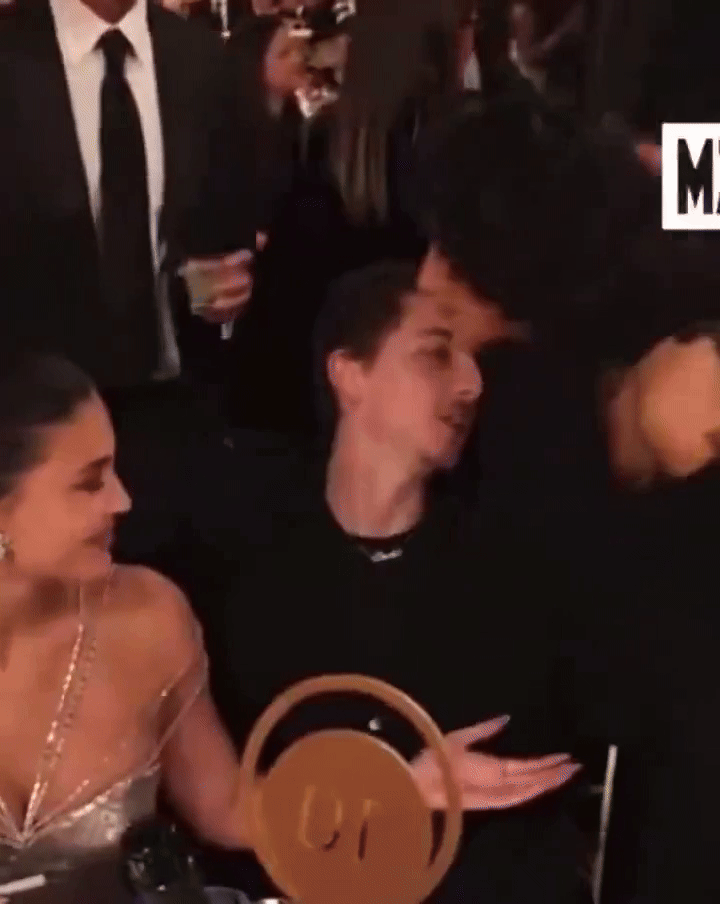 Drama nhất Quả Cầu Vàng: Đại mỹ nhân thân mật sát rạt Timothée Chalamet, cùng lúc xem chính thất Kylie Jenner như người vô hình- Ảnh 1.