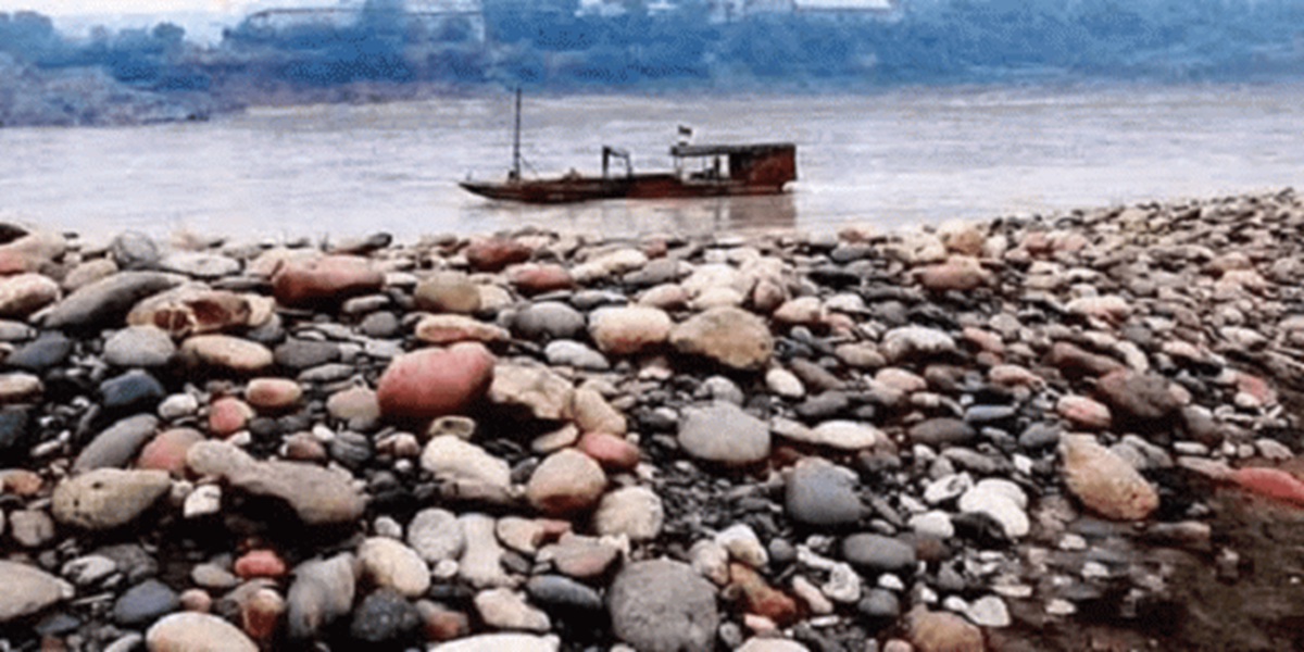 Ra suối nhặt “đồ bỏ đi”, dân làng thu về hơn 72 tỷ đồng mỗi năm- Ảnh 3. Ra suối nhặt “đồ bỏ đi”, dân làng thu về hơn 72 tỷ đồng mỗi năm- Ảnh 3.