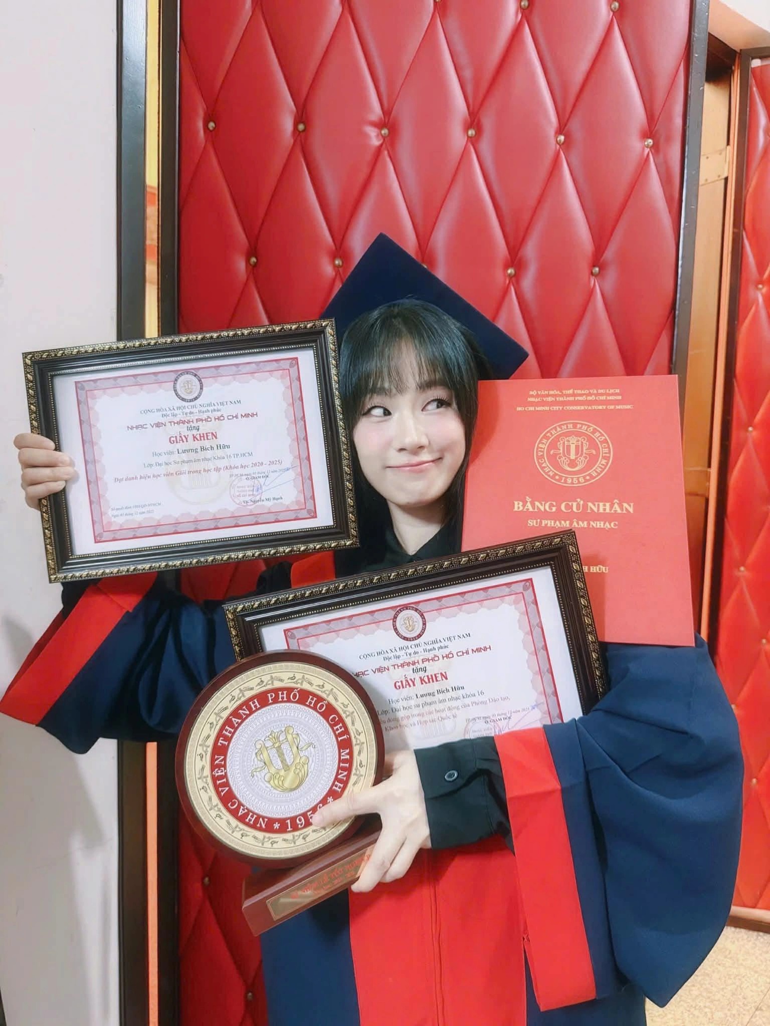 Nữ ca sĩ vừa nhận bằng đại học ở tuổi 41: Bỏ bạn trai nhạc sĩ, một mình ra nước ngoài sinh con- Ảnh 2.