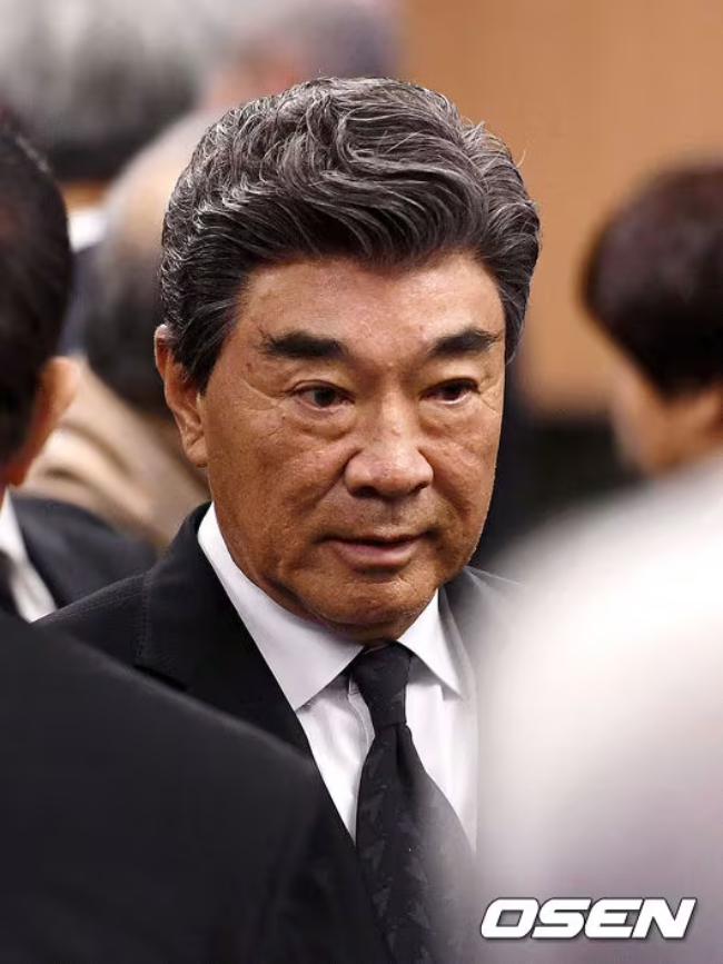 Nam diễn viên quốc dân bị xe buýt cuốn vào gầm kéo lê trên đường- Ảnh 1.