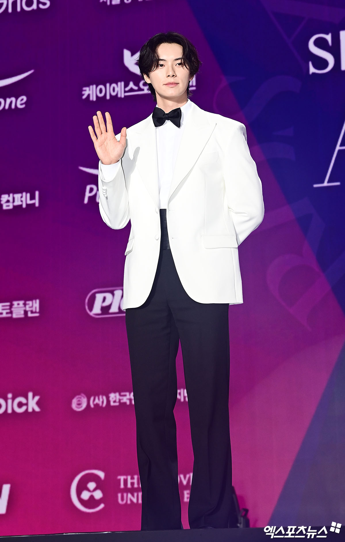 Siêu thảm tím APAN Star Awards 2025: IU hóa “nữ thần mùa xuân”, 2 bạn trai màn ảnh của Yoona đụng độ- Ảnh 5.