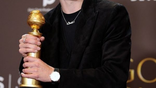 Leonardo DiCaprio thua đau leo 2 1768204593 499 width634height951