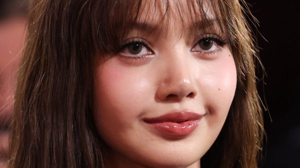 Lisa xử đẹp "hung thần" Getty Image, táo bạo ở tiệc mừng giải Quả Cầu Vàng 2026 lisa 3 1768275618 859 width1390height1737