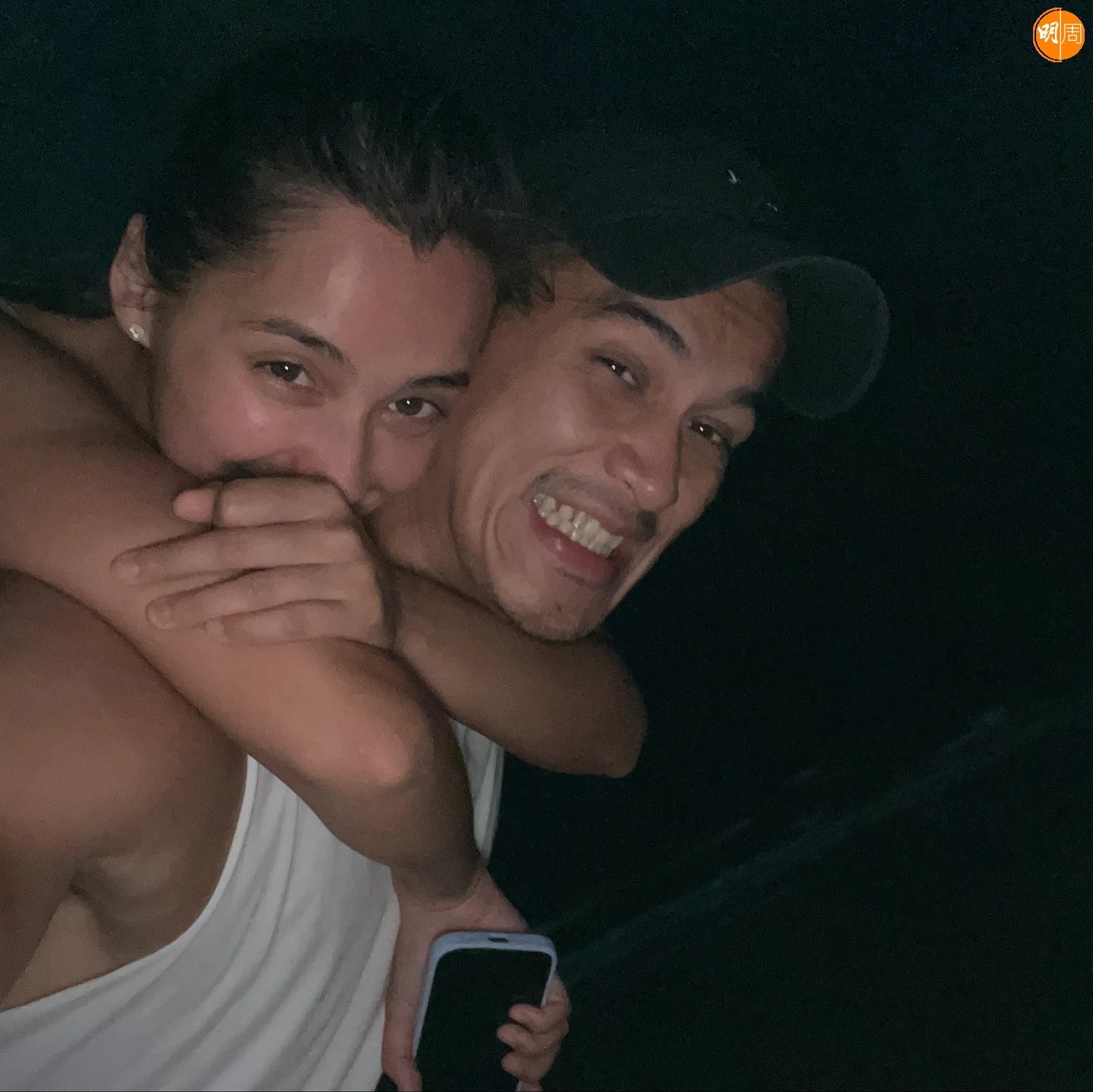 Bắt gặp Hoa hậu D. đẹp nhất showbiz hôn mãnh liệt trai đẹp ngành quảng cáo, thấy mà đỏ hết cả mặt- Ảnh 6.