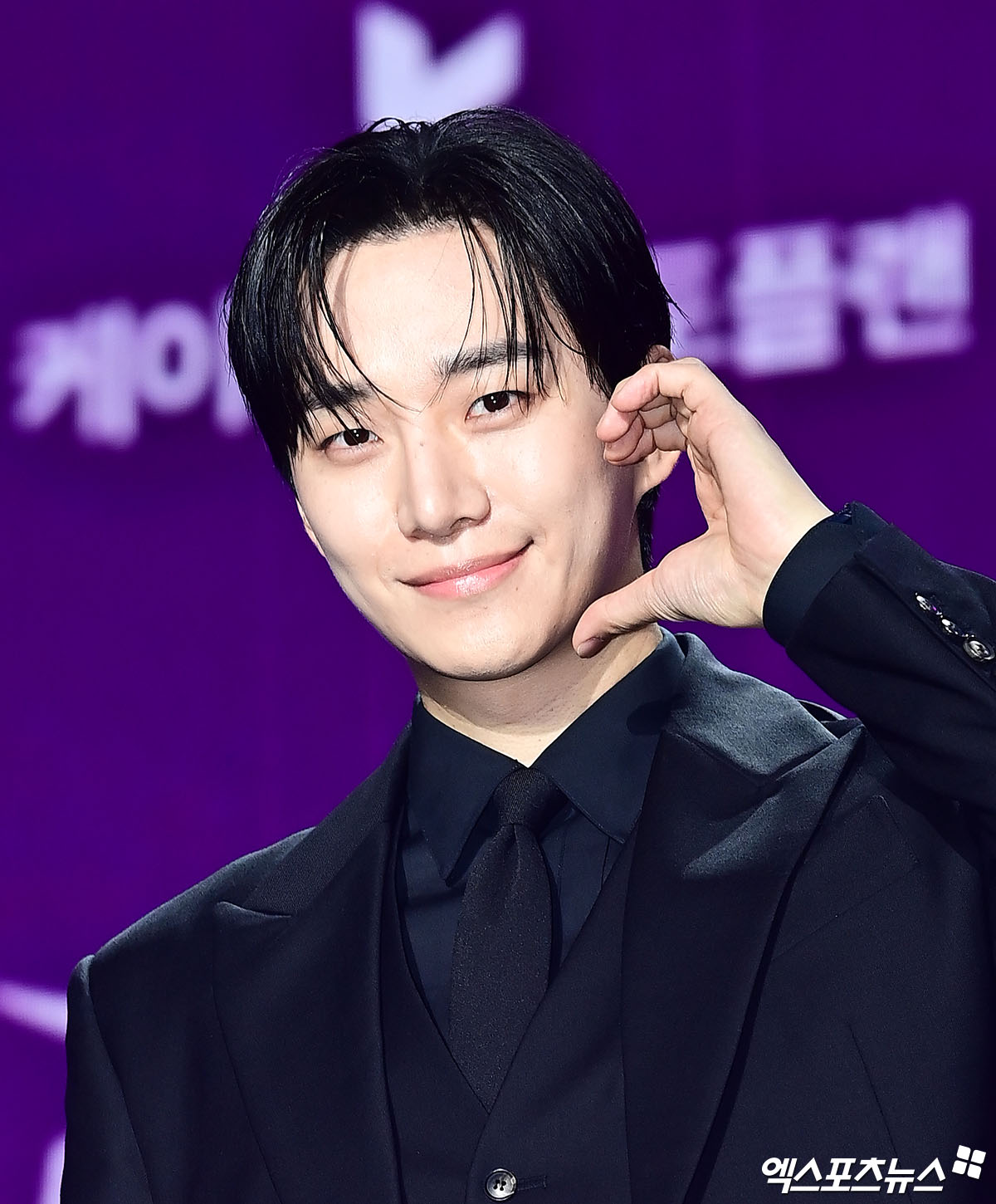 Siêu thảm tím APAN Star Awards 2025: IU hóa “nữ thần mùa xuân”, 2 bạn trai màn ảnh của Yoona đụng độ- Ảnh 10.