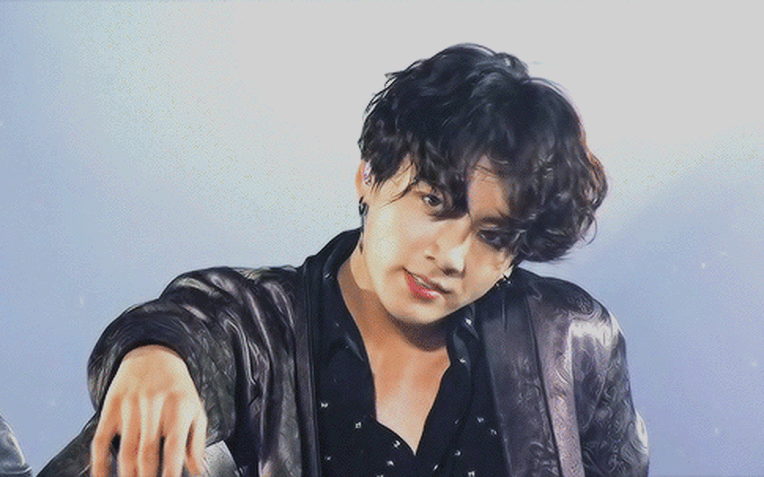 Jungkook (BTS) xin đừng làm chuyện này với gương mặt của mình nữa!- Ảnh 1.