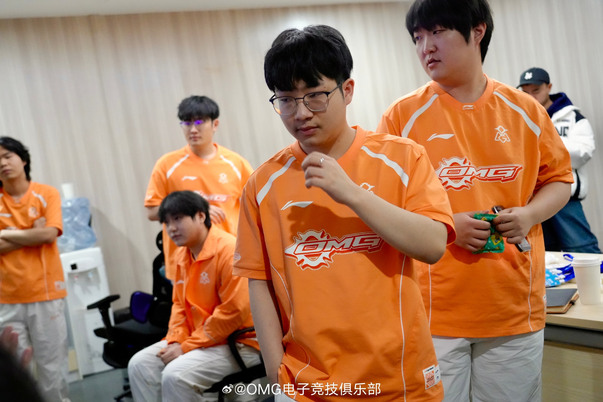 Thi đấu quá thất thường, một đội LPL thường xuyên bị khán giả nghi ngờ dàn xếp tỉ số- Ảnh 1.