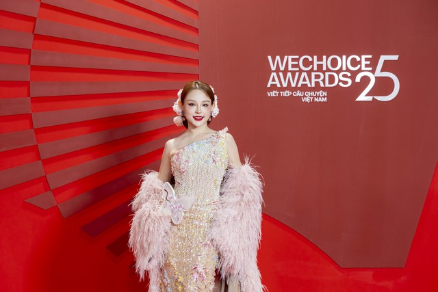 Toàn cảnh siêu thảm đỏ WeChoice Awards: Anh Tú - Diệu Nhi tình tứ, Trường Giang, Hoà Minzy dàn sao cực khủng quy tụ!- Ảnh 2.