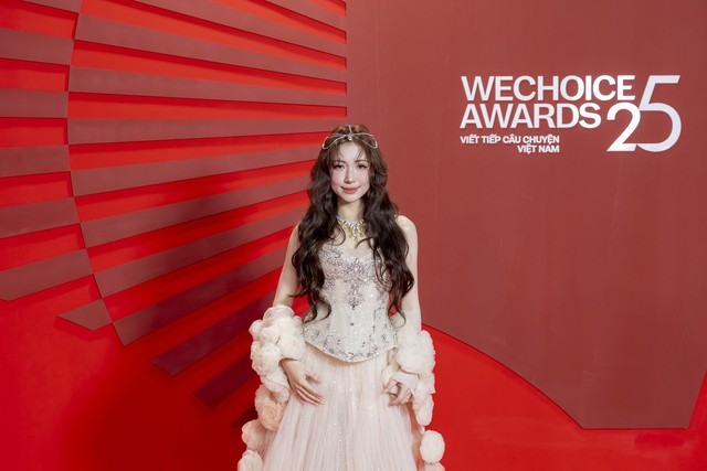Toàn cảnh siêu thảm đỏ WeChoice Awards: Anh Tú - Diệu Nhi tình tứ, Trường Giang, Hoà Minzy dàn sao cực khủng quy tụ!- Ảnh 1.