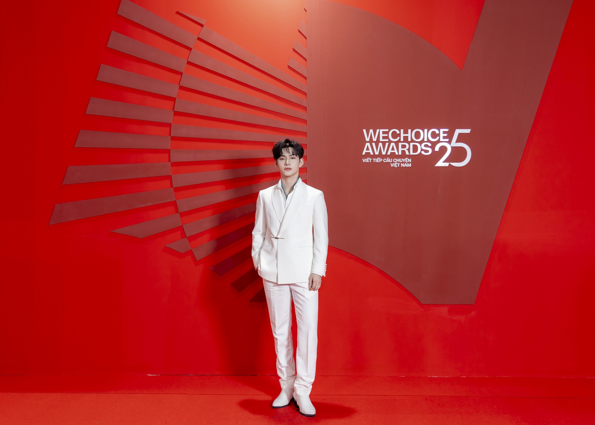 "Vũ trụ" nam thần tại WeChoice 2025: Khung hình dàn Tân binh gây sốt, người được đề cử đẹp nhất thế giới đỉnh cỡ nào? lr620310 1770476008891856495942 1770477048867 1770477049557605455791