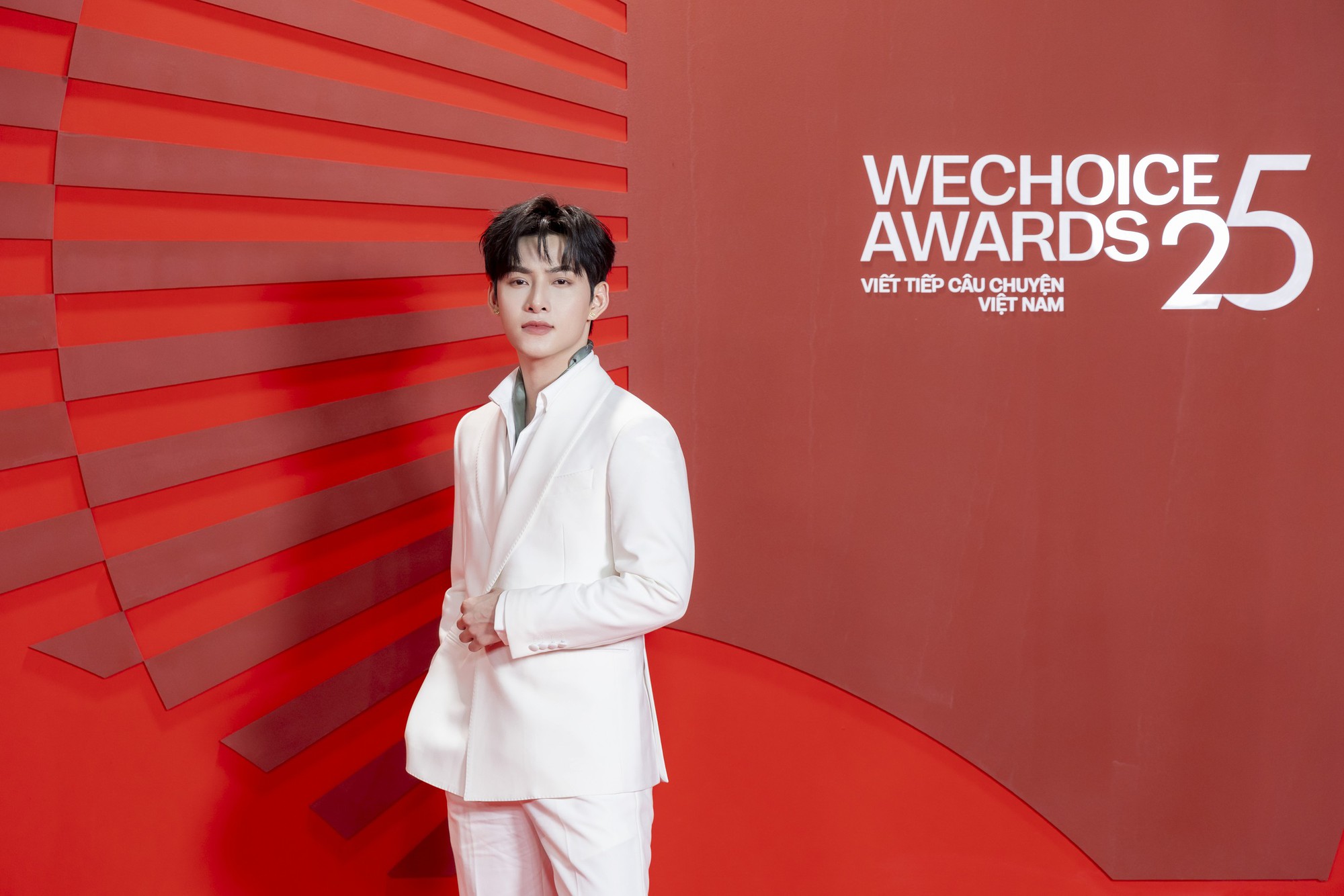 "Vũ trụ" nam thần tại WeChoice 2025: Khung hình dàn Tân binh gây sốt, người được đề cử đẹp nhất thế giới đỉnh cỡ nào? lr620320 1770476008901122234762 1770477051223 1770477051381970735674