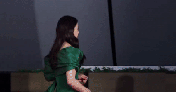 Nữ diễn viên cả nước biết mặt sinh non ở tuổi 43, 2 tiếng tỉnh táo chứng kiến bác sĩ mổ lấy thai cho mình ls1 17674872486701937204457 0 0 215 410 crop 17674872745311622727675gifpng