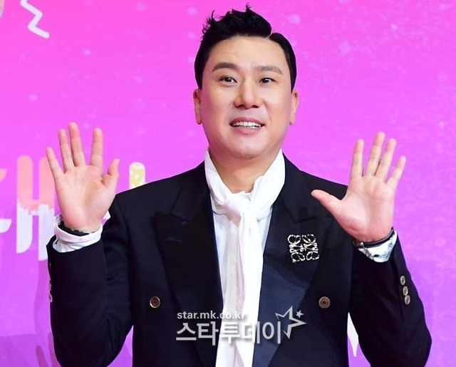 “Anh sếp showbiz” và 2 ca sĩ ẩu đả kinh hoàng trong quán nhậu, vì tiếc chiếc đồng hồ đắt tiền mà bị đấm túi bụi vào mặt- Ảnh 1.