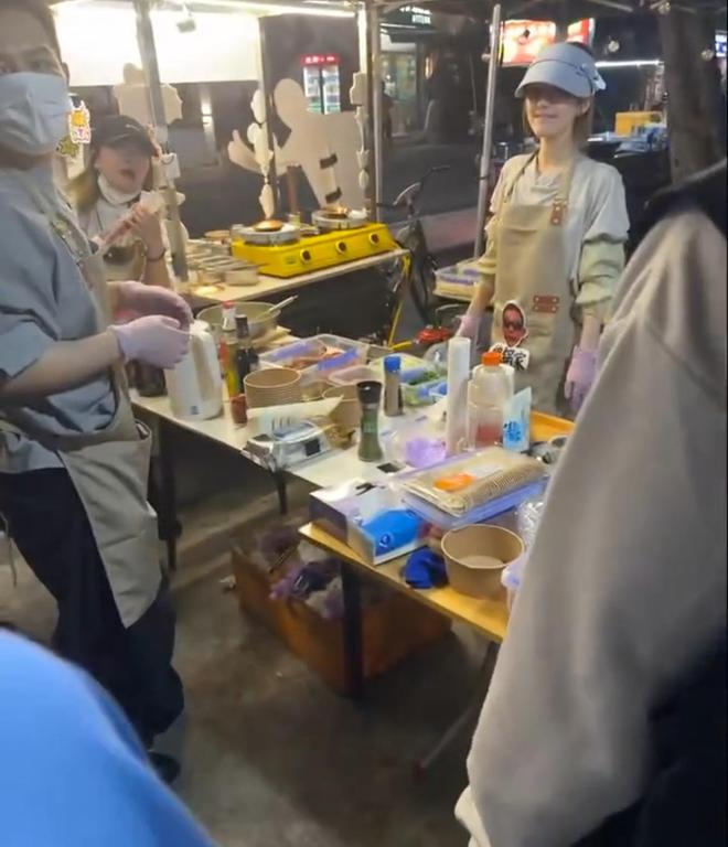 Triệu Lộ Tư đổi nghề đi bán hàng rong?- Ảnh 4.