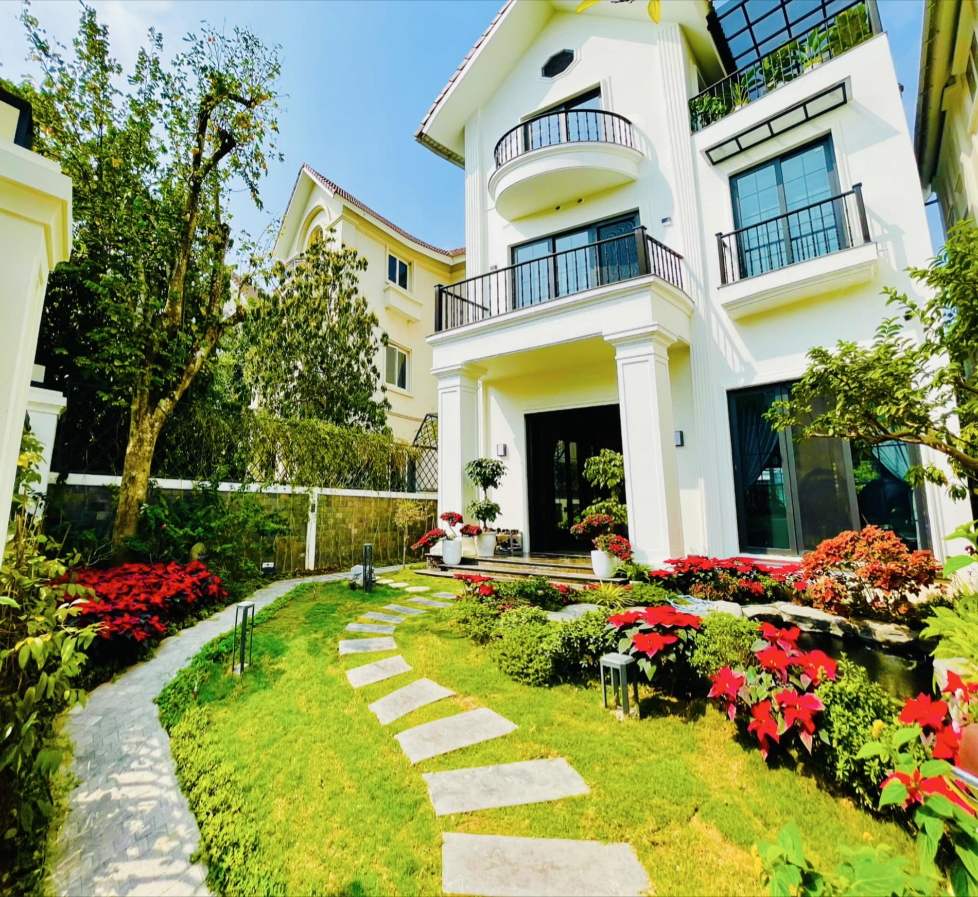 Nữ diễn viên giàu bậc nhất miền Bắc: 40 tuổi cực xinh đẹp, sở hữu chuỗi siêu thị, thích chơi kim cương- Ảnh 6.