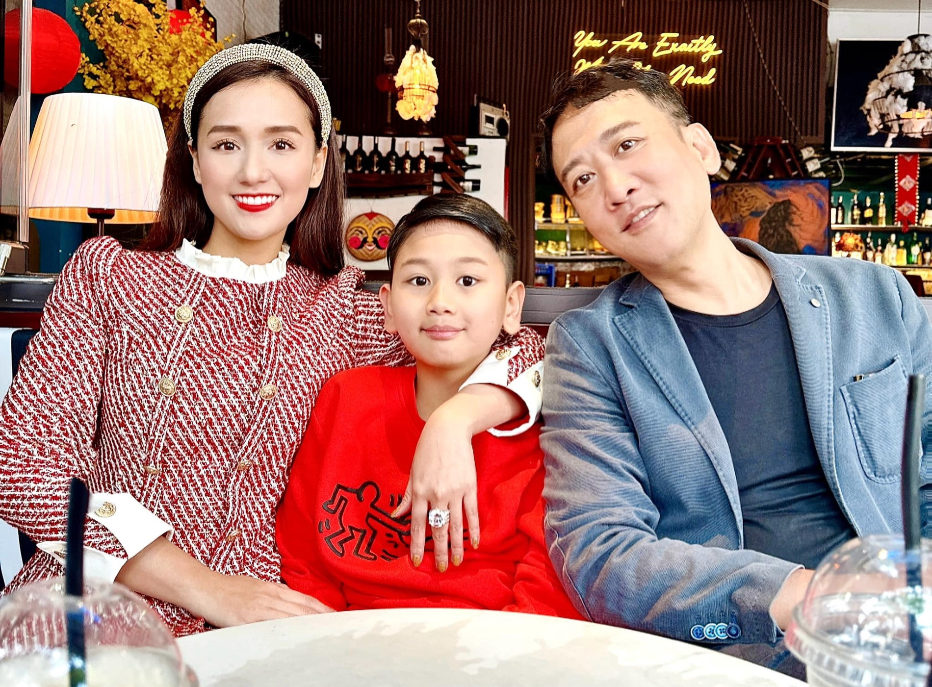 Nữ diễn viên giàu bậc nhất miền Bắc: 40 tuổi cực xinh đẹp, sở hữu chuỗi siêu thị, thích chơi kim cương- Ảnh 3.