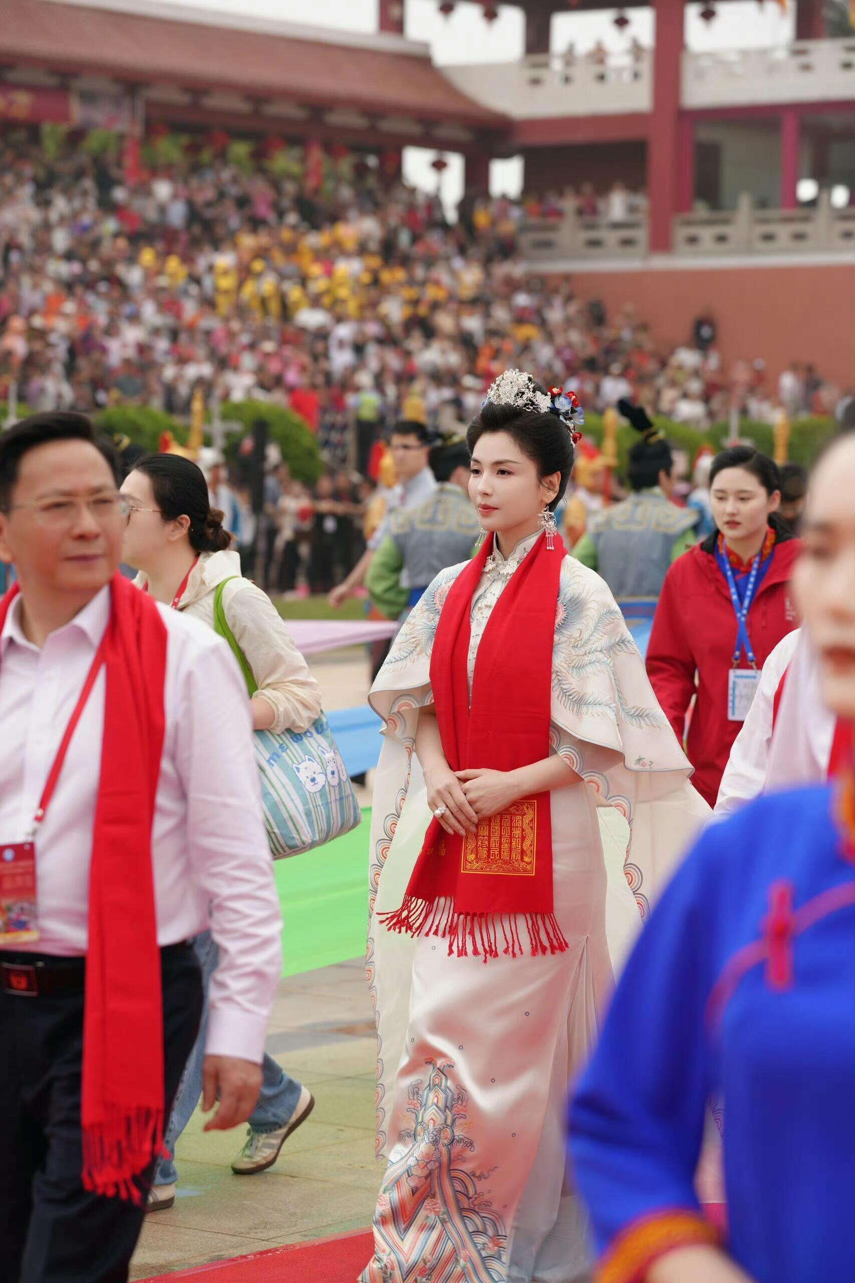 "Nữ thần màn ảnh" được dựng tượng vì quá xinh đẹp, lấy đại gia chỉ sau 20 ngày quen nhưng cái kết đắng luu dao5 17452622502421261481977 1768801140298 17688011423811763042143