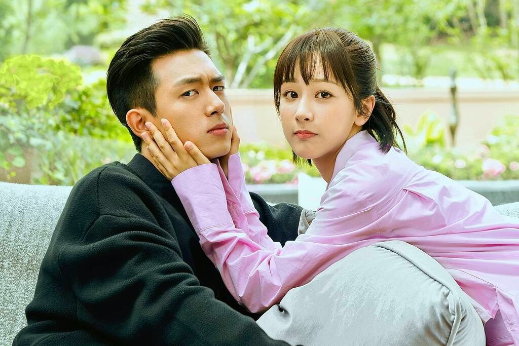 Bạn trai tin đồn kém 4 tuổi Bạn trai tin đồn kém 4 tuổi