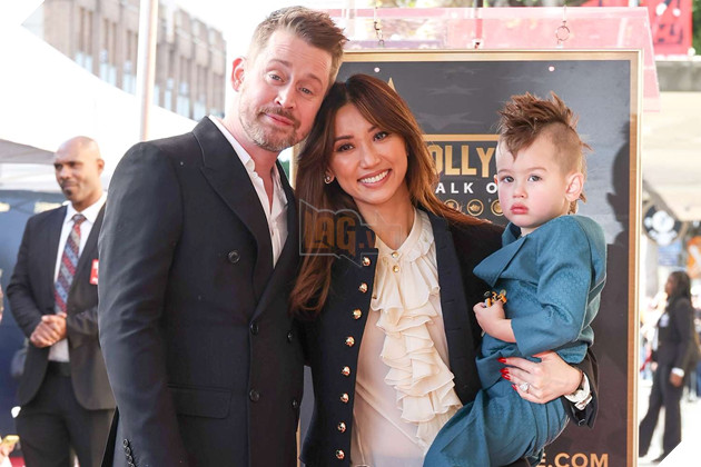 Hình ảnh về sao nam Macaulay Culkin và nữ diễn viên Brenda Song cùng con trai.
