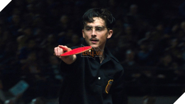 Robert Pattinson Bat Ngo Lo Vai Dien Bi Mat Trong Marty Supreme 2 Hình ảnh về Timothée Chalamet trong vai Marty Supreme.