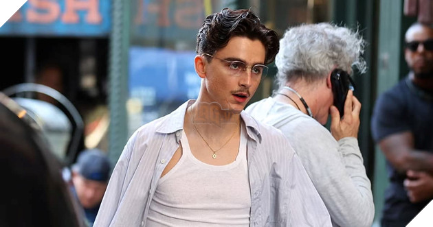 Robert Pattinson Bat Ngo Lo Vai Dien Bi Mat Trong Marty Supreme 3 Hình ảnh về phim Marty Supreme.