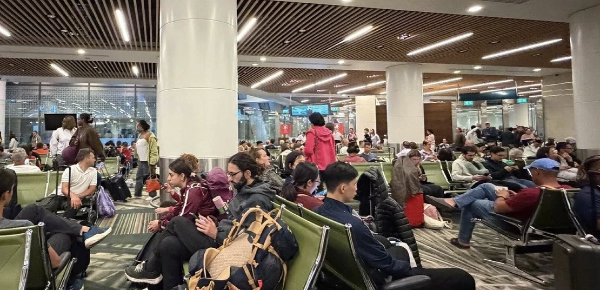 Giới siêu giàu tranh nhau thuê máy bay, chi hơn 9 tỷ đồng mỗi chuyến để rời Trung Đông- Ảnh 1.