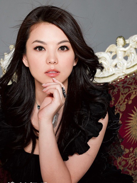 "Cấm cửa" MC giàu nhất showbiz sở hữu khối tài sản 188 nghìn tỷ và hơn 70 căn nhà mc ly tuong5 1697709441355807029 17685434449751543146113 1768548764007 17685487644231857991416