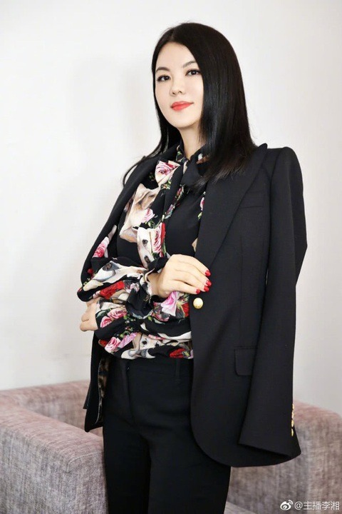 "Cấm cửa" MC giàu nhất showbiz sở hữu khối tài sản 188 nghìn tỷ và hơn 70 căn nhà mc ly tuong6 1697709441365178244 17685434092012105466581 1768548762023 17685487627381780266309