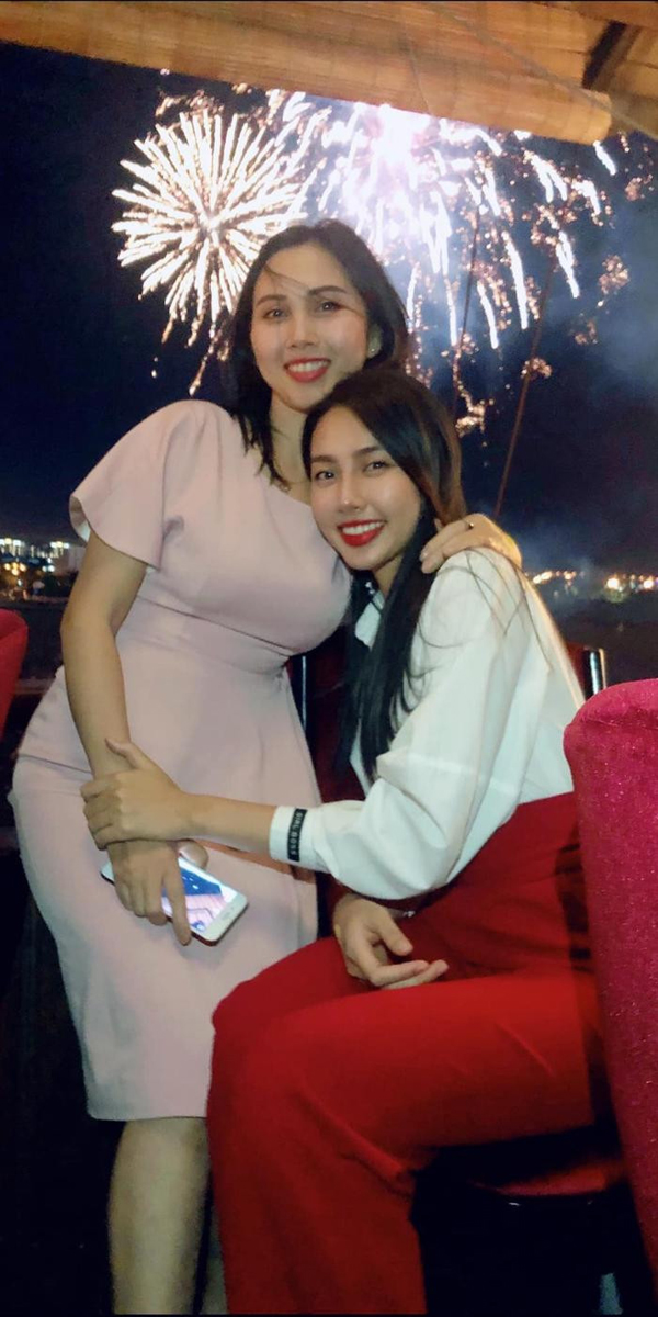 Mẹ Thuỳ Tiên bất ngờ mở livestream, chuyện gì đây?- Ảnh 3. Mẹ Thuỳ Tiên bất ngờ mở livestream, chuyện gì đây?- Ảnh 3.