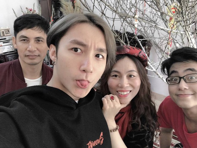 me-son-tung-13-ngoisaovn-w960-h721-17712236039851160245766-1771224421473-17712244216571817065609 "Tóm dính" MONO tại nhà ở Hưng Yên, bố mẹ Sơn Tùng M-TP tất bật soạn sửa đón 2 con trai về ăn Tết me son tung 13 ngoisaovn w960 h721 17712236039851160245766 1771224421473 17712244216571817065609