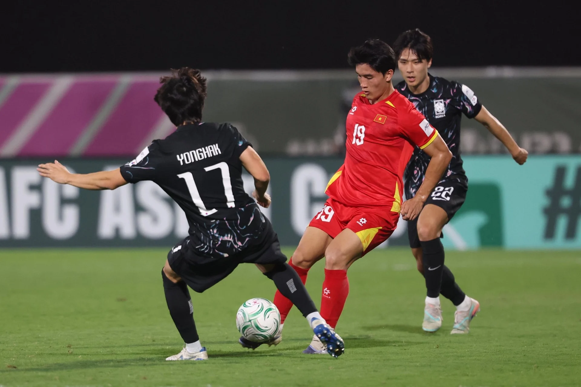 Nguyễn Ngọc Mỹ trong trận đấu với U23 Hàn Quốc. Ảnh: FBNV.