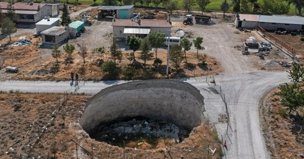 Thổ Nhĩ Kỳ mọc lên 648 "hố tử thần" chỉ sau một đêm: Thiên nhiên trừng phạt hay nhân tai? methodetimesprodwebbin30a54800 4 1766033675372841384067 1766135231596 17661352318951668174674 87 87 411 606 crop 17661352514661306239091jpg