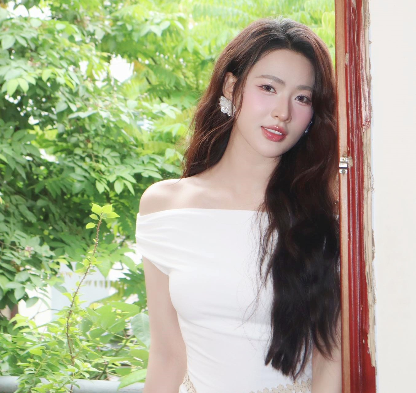 Cả MXH đang bị 1 mỹ nhân tra tấn thính giác: Cứ cất giọng là netizen đòi tắt TV, đích thị em gái