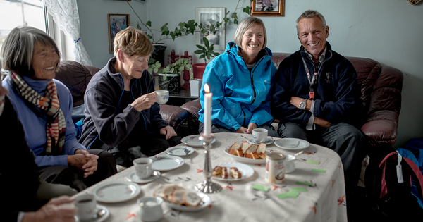 Cuộc sống không tưởng của người Greenland ms fram guests at a kaffemik in itilleq in greenland 17688002334181477298725 1768807699979 17688077002691886680628 37 0 975 1500 crop 1768807709450977915193png