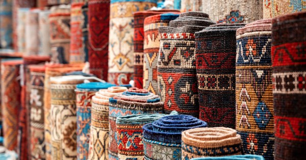 Tấm thảm Iran giá bằng cả biệt thự: Tại sao giới siêu giàu sẵn sàng chờ hàng chục năm để sở hữu? multiple rugs scaled 17726094447231098313833 1772618039283 1772618039443445624854 0 0 1250 2000 crop 1772618056331515649154jpg