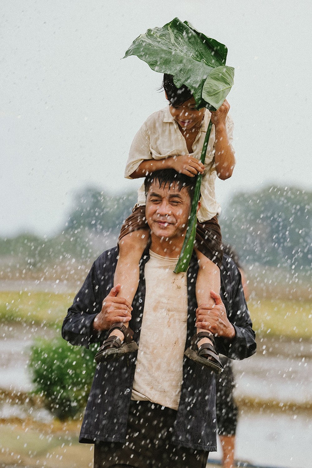 MV “Việc lớn”: Những nỗ lực của người lớn để con trẻ được