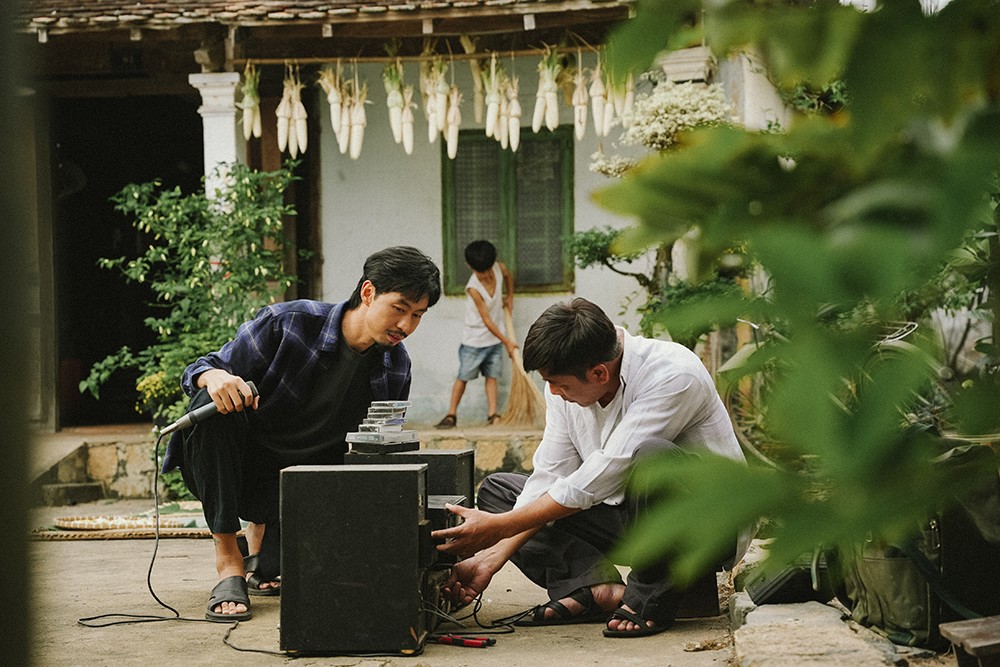 MV “Việc lớn”: Những nỗ lực của người lớn để con trẻ được