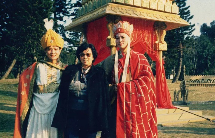 Nam diễn viên còn đảm nhận nhiều vai khác nhau trong phim.