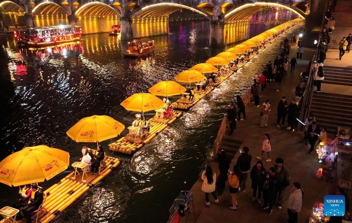 Đường phố khắp năm châu lung linh chào đón năm mới Bính Ngọ- Ảnh 5.