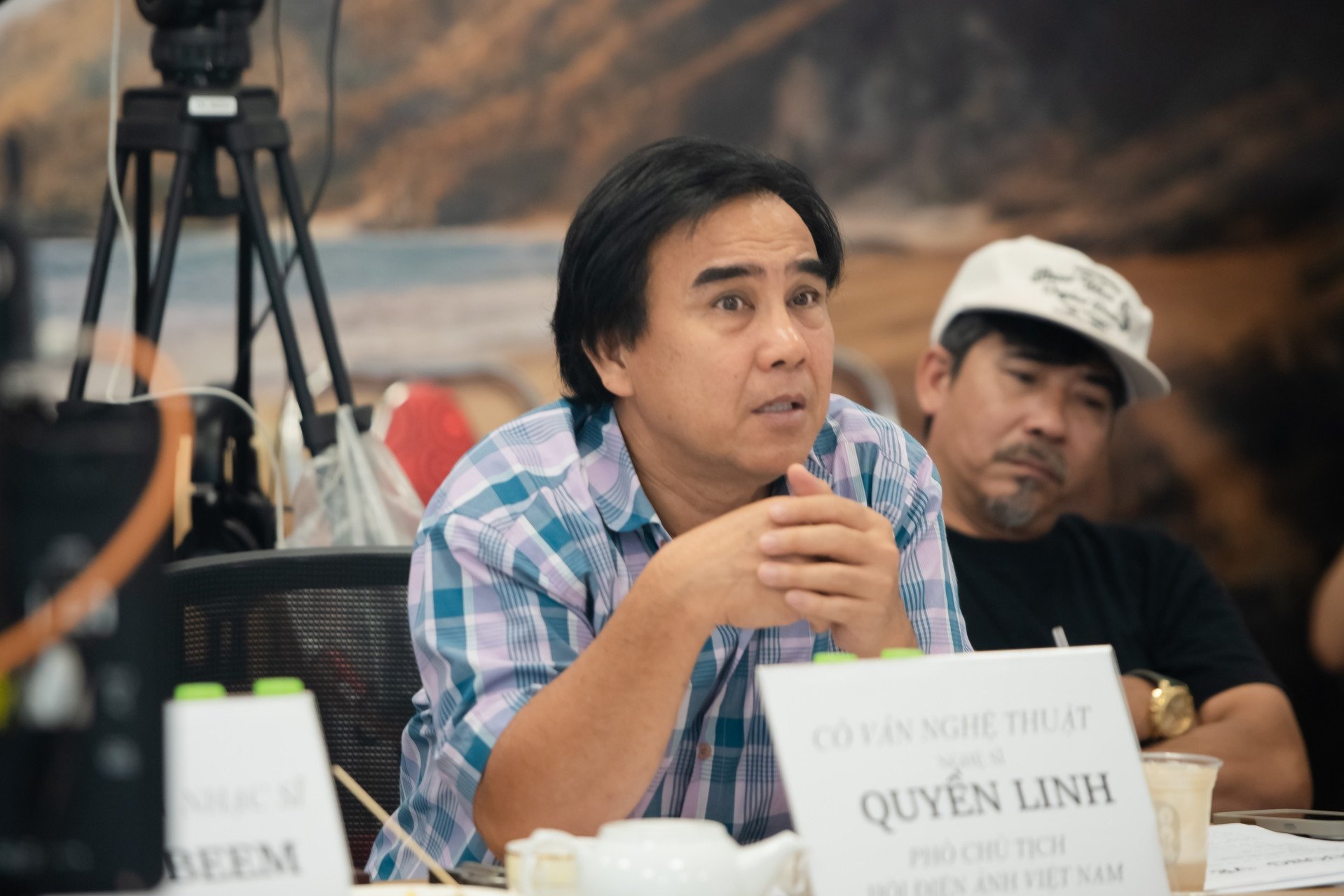 Nghệ sĩ Quyền Linh, Hoài Linh cùng ngồi casting tuyển chọn diễn viên phim. 