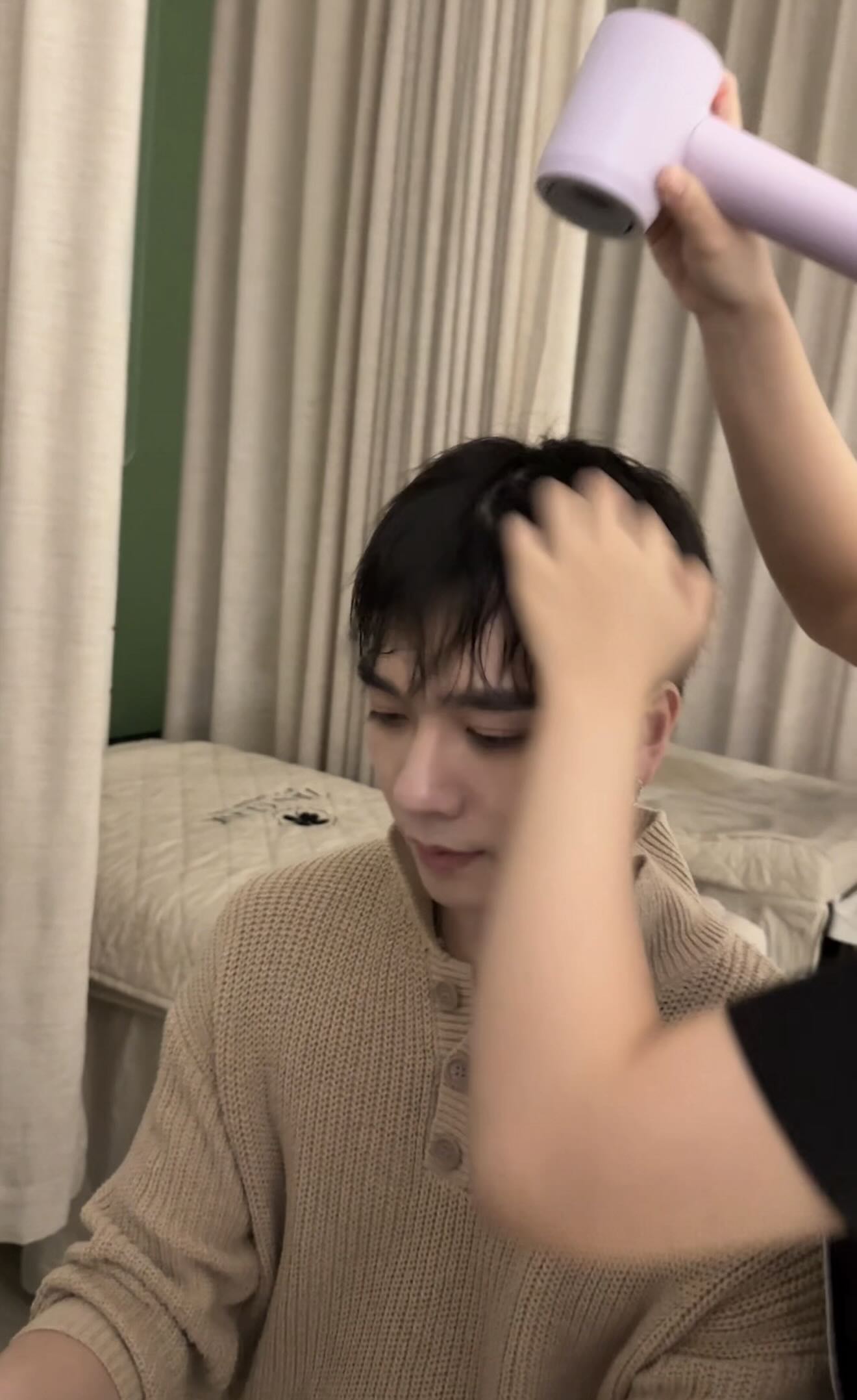 Đang diễn concert giữa chừng, 1 Anh Trai bỏ ngang đi gội đầu- Ảnh 2.