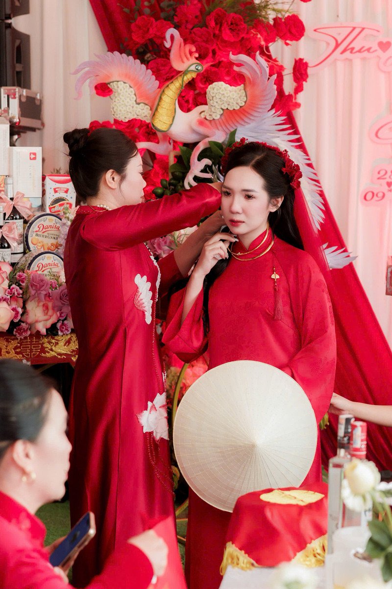 Khoảnh khắc xúc động khi mẹ chồng trao của hồi môn cho nàng dâu cũ 