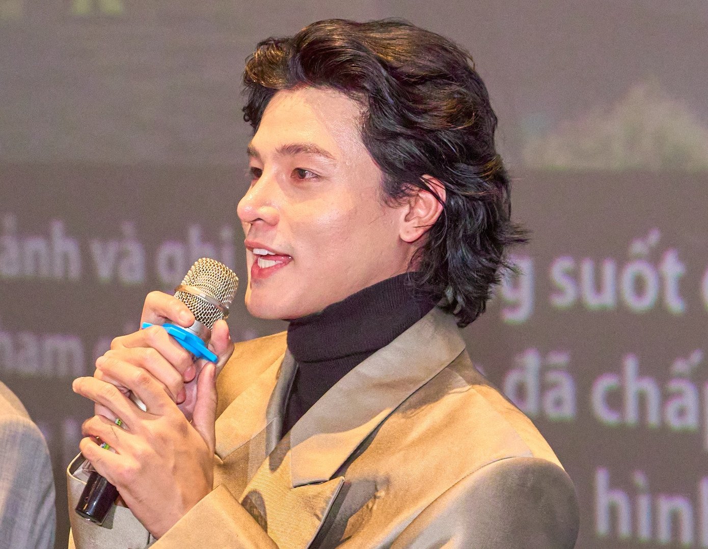 Phương Anh Đào, Tuấn Trần nói về cảnh hôn trong phim.