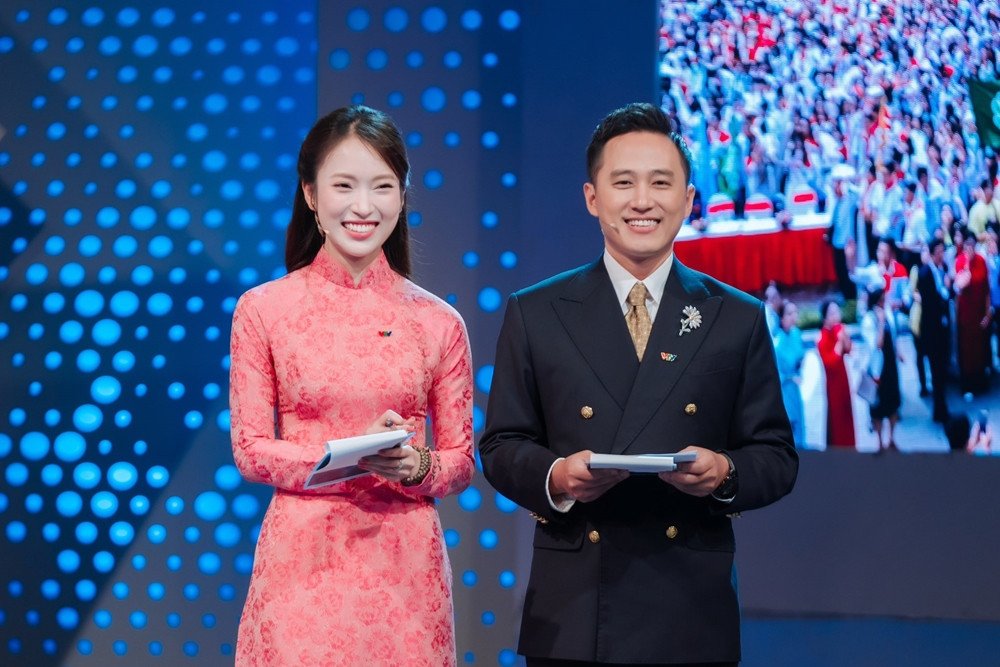 MC Ngọc Huy mong được các thí sinh Olympia nhớ đến như một người đồng hành nhẹ nhàng, một người anh luôn biết động viên đúng lúc.